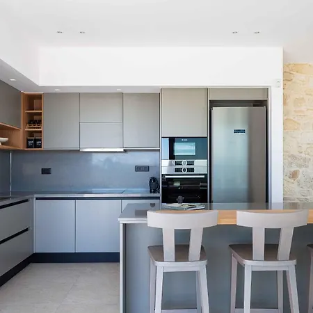 Aglaea I Saltwater Pool & Amazing Seaview!