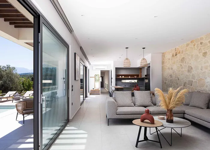 Aglaea I Saltwater Pool & Amazing Seaview!