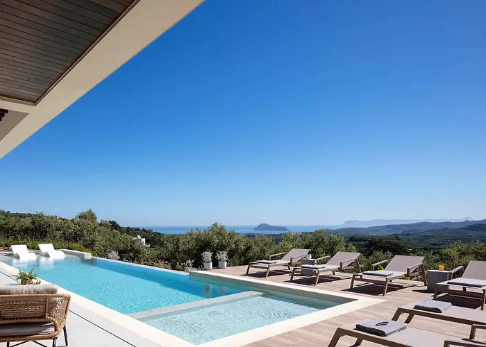 Aglaea I Saltwater Pool & Amazing Seaview!